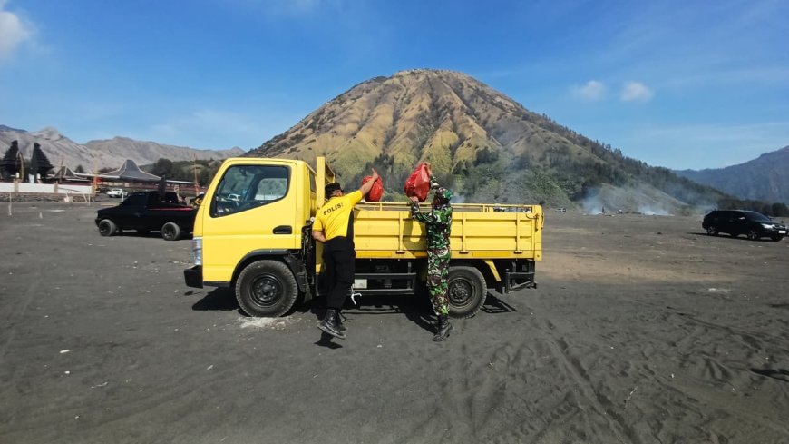 Bakti Bersih Polres Probolinggo Jaga Kelestarian Gunung Bromo